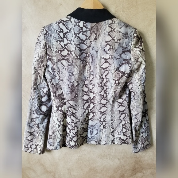 Chic Zara blazer - Picture 2 of 3